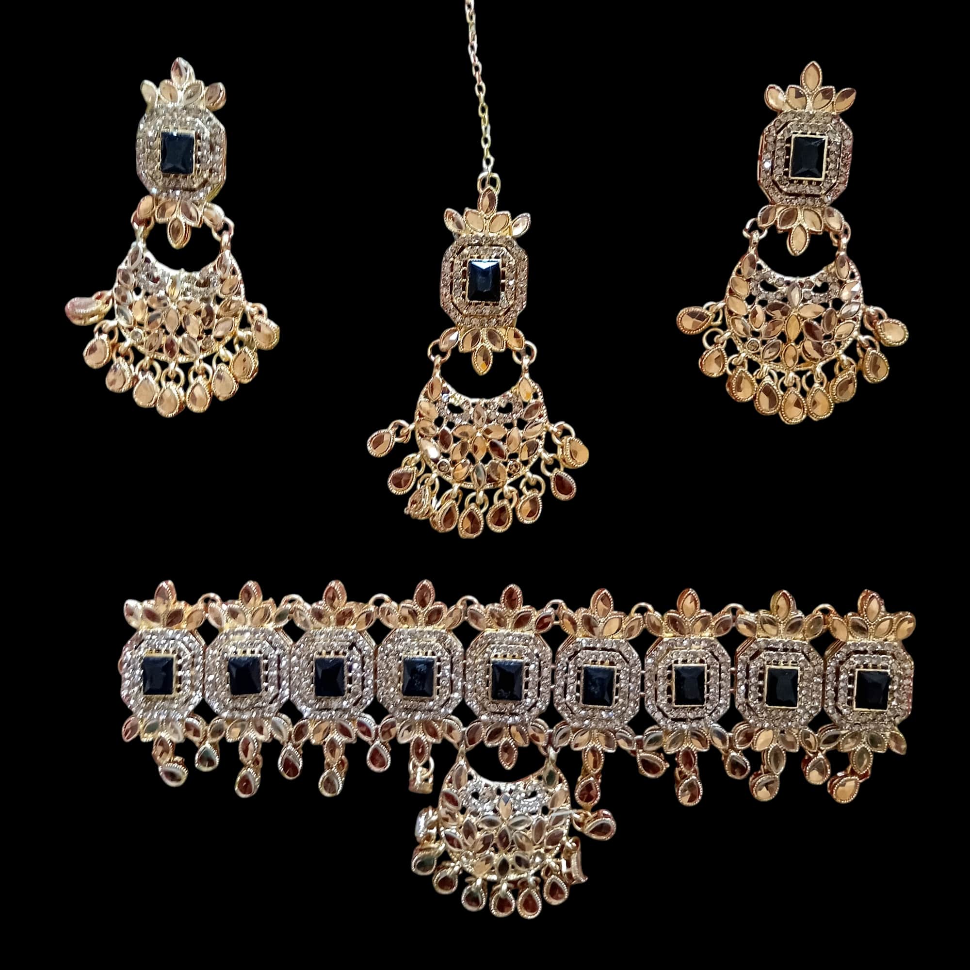 Buy Black and Golden colour jewellery set with necklace , earrings and tikka at best price in Pakistan